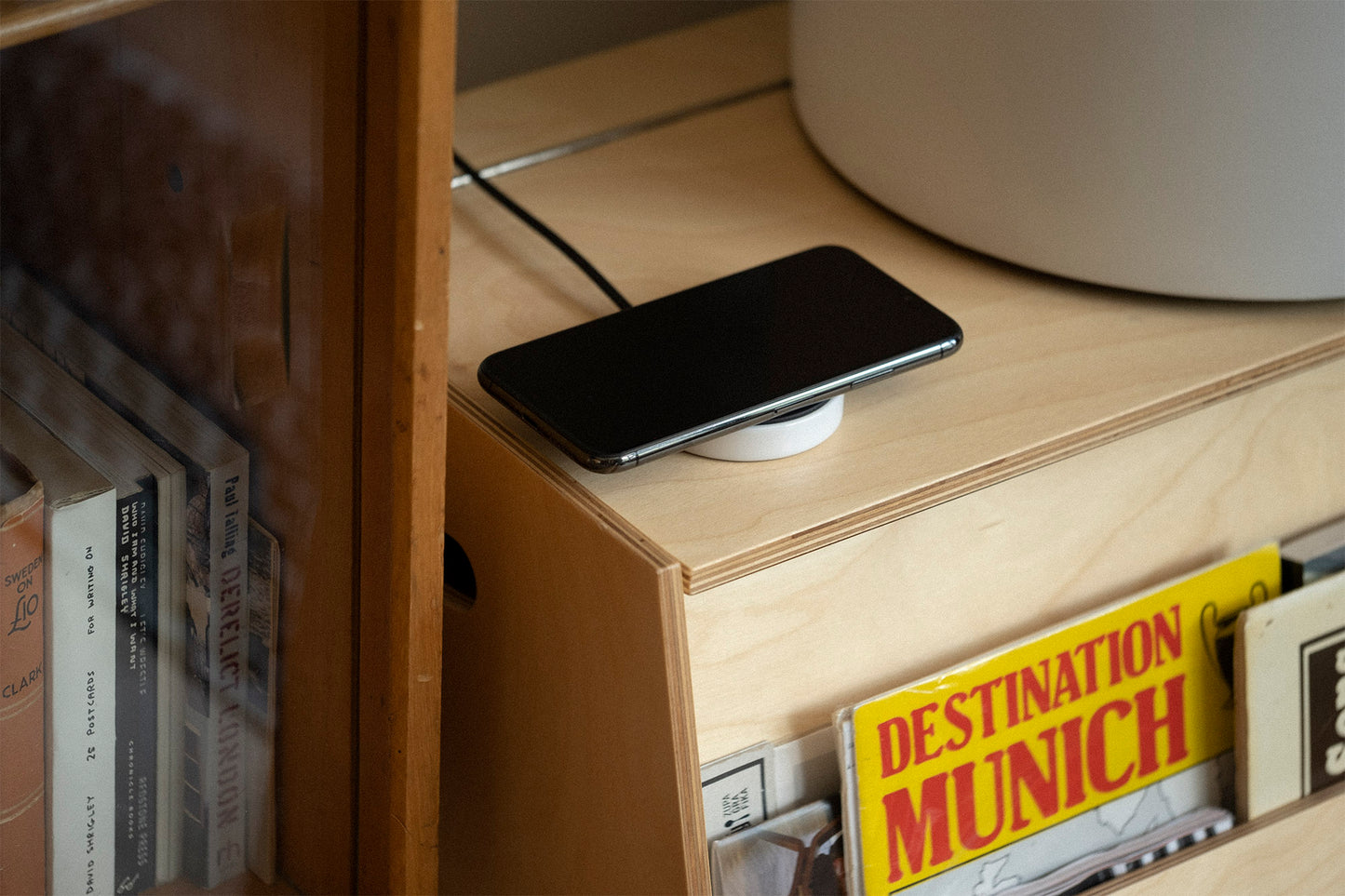 Biscuit Wireless Charger Graphite Black