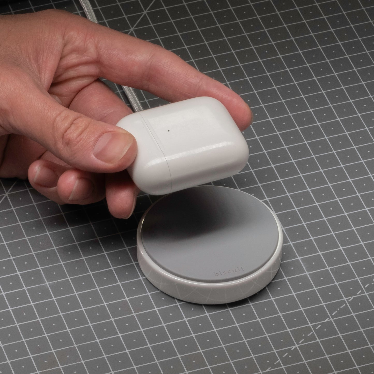 Biscuit Wireless Charger Graphite Black