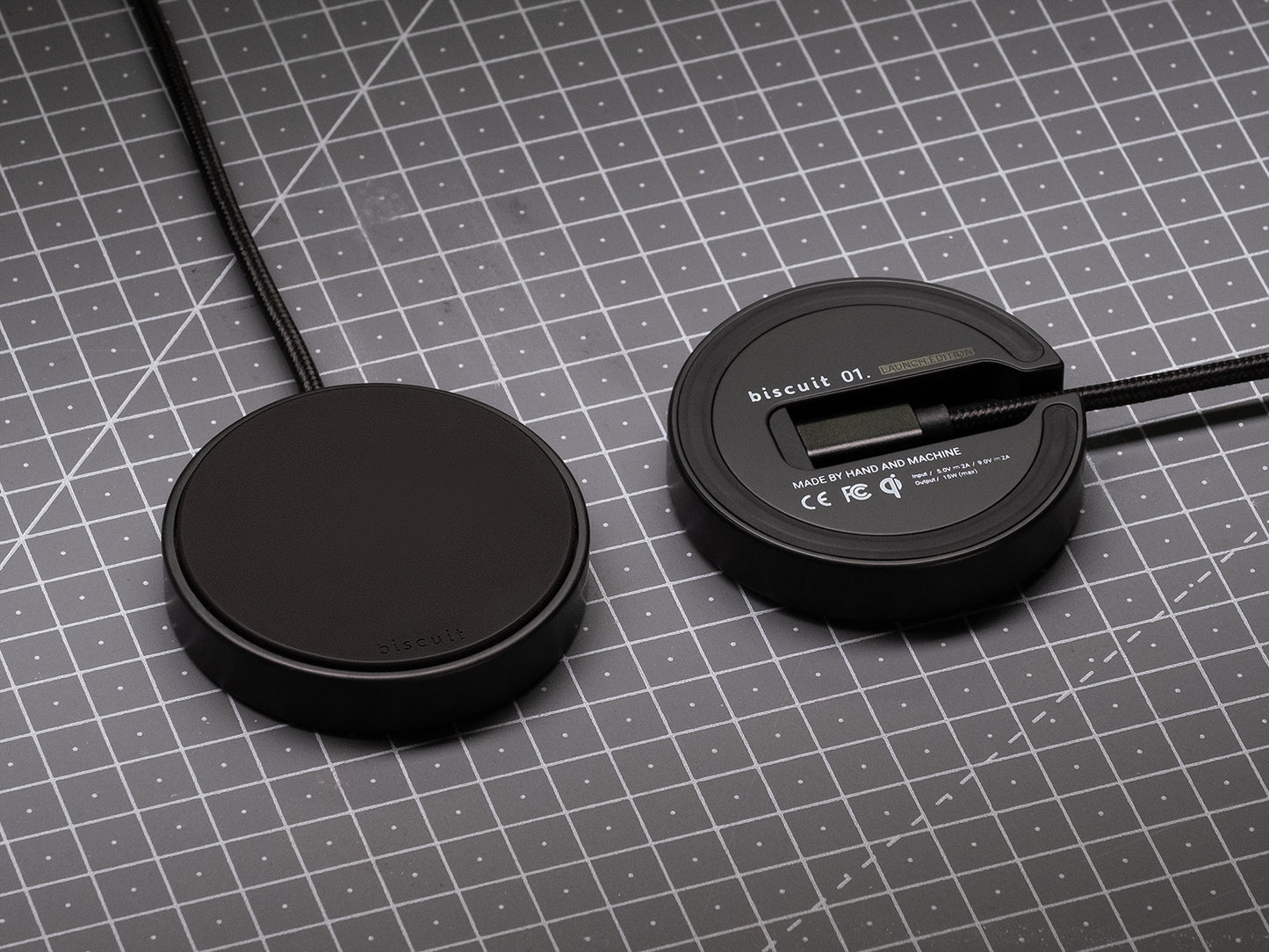 Biscuit Wireless Charger Graphite Black